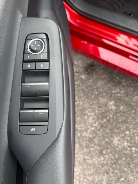 2026 Toyota Prius XLE - Photo 14