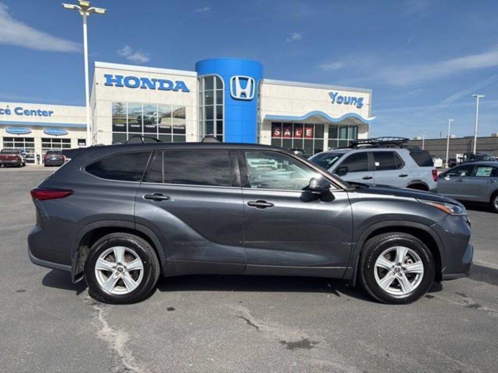 Used 2020 Toyota Highlander LE Sport Utility