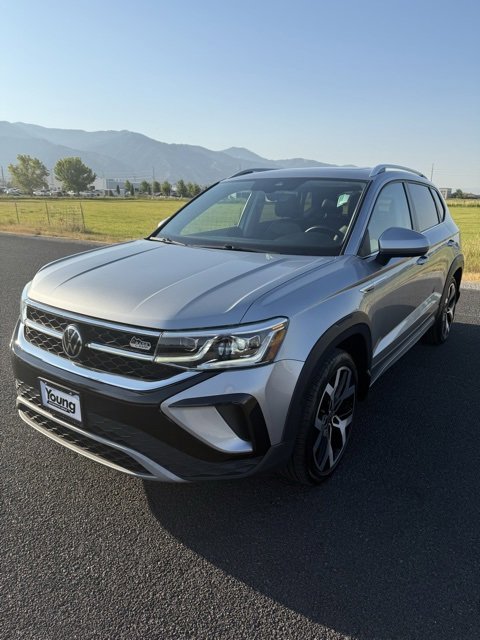 2022 Volkswagen Taos SEL photo 3