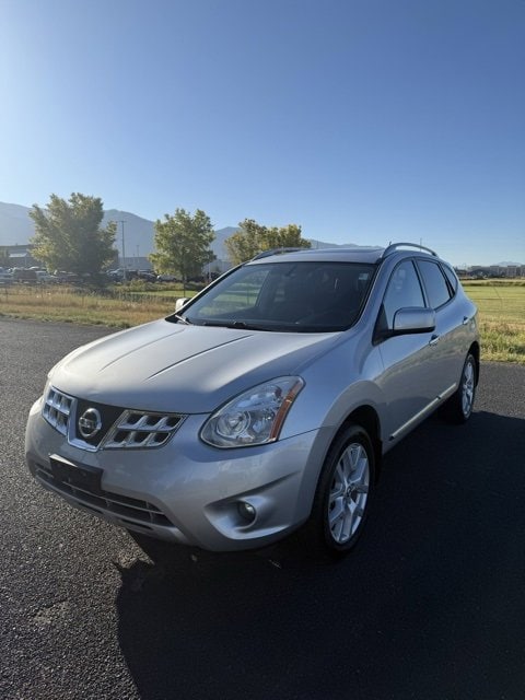 2011 Nissan Rogue SV photo 2