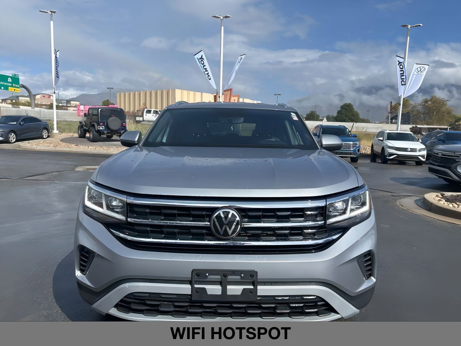 2023 Volkswagen Atlas Cross Sport SE photo 2