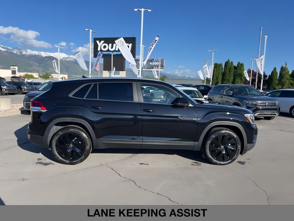 New 2025 Volkswagen Atlas Cross Sport 2.0T SE w/Technology Sport Utility