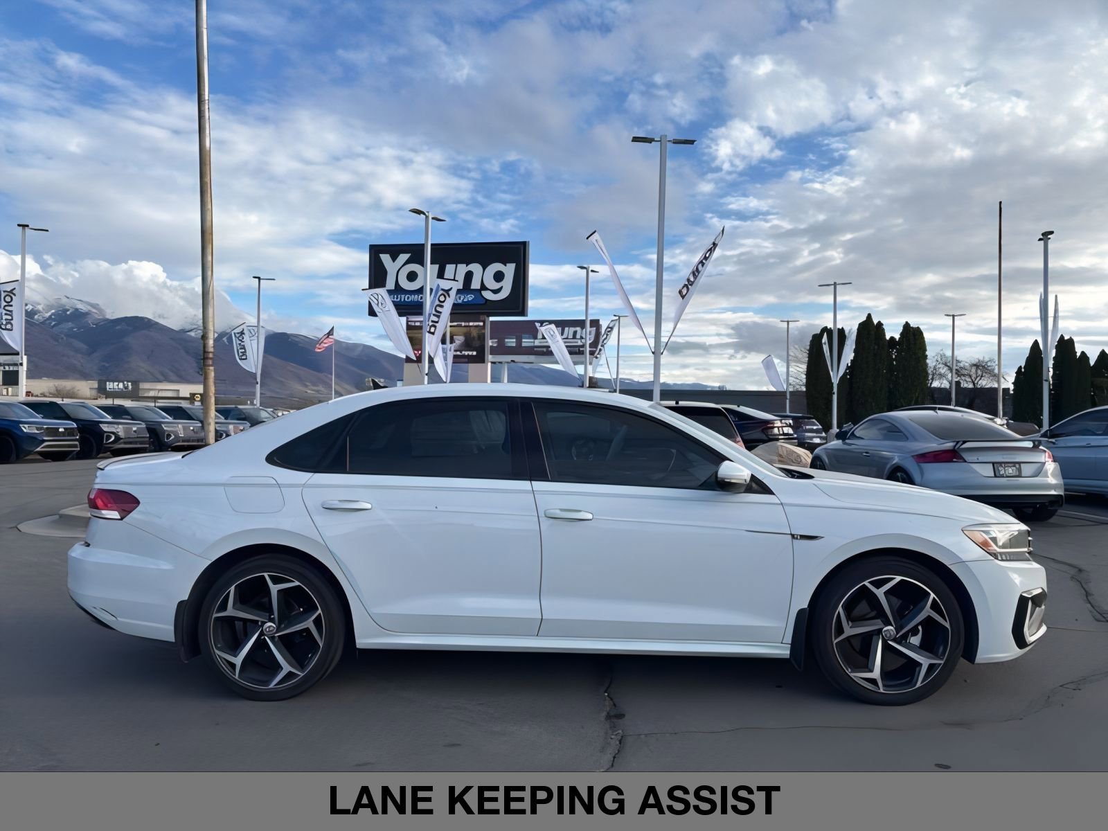 2022 Volkswagen Passat 2.0T R-Line photo 3