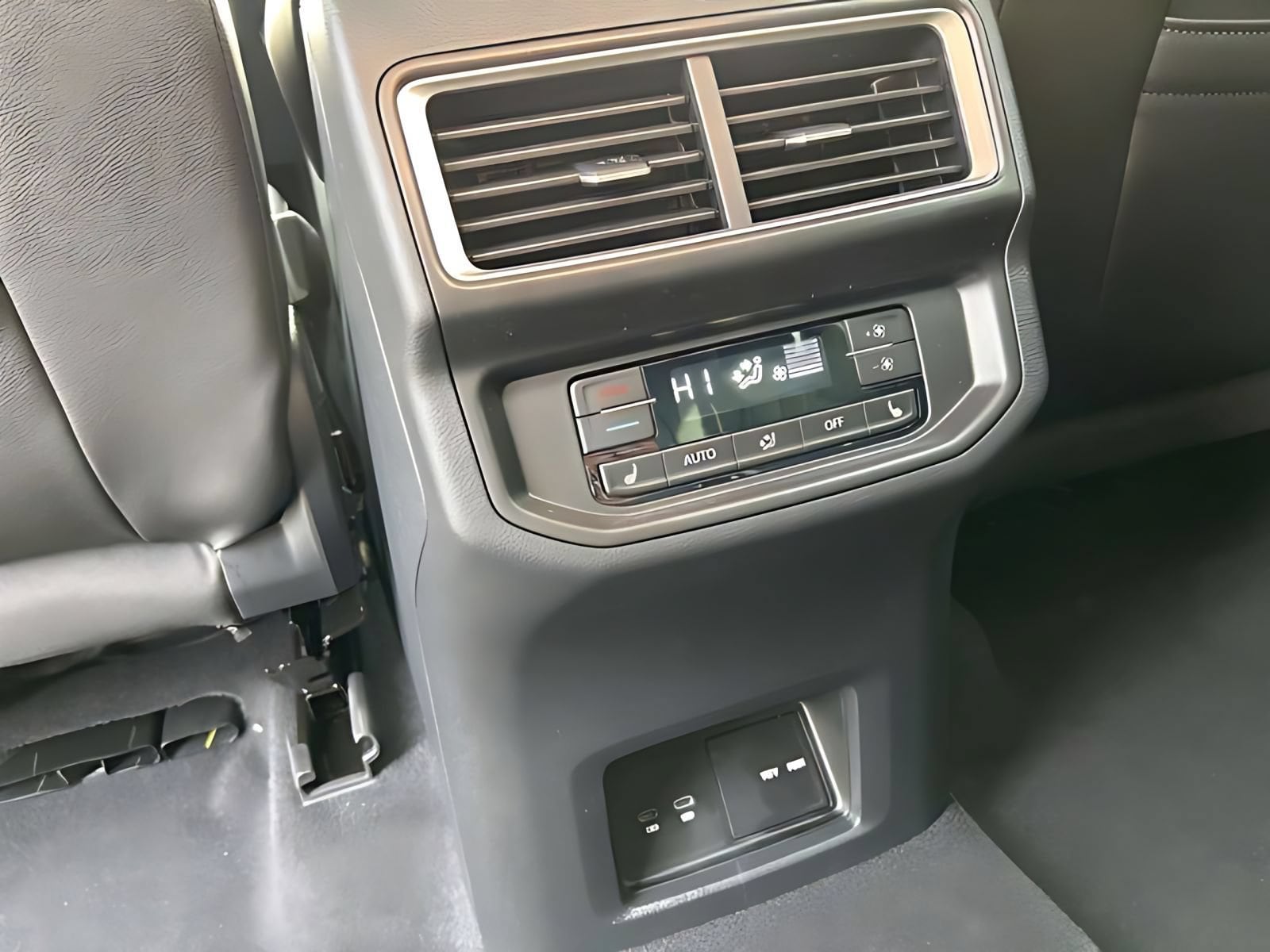 2026 Volkswagen Atlas SEL Premium R-Line - Photo 20