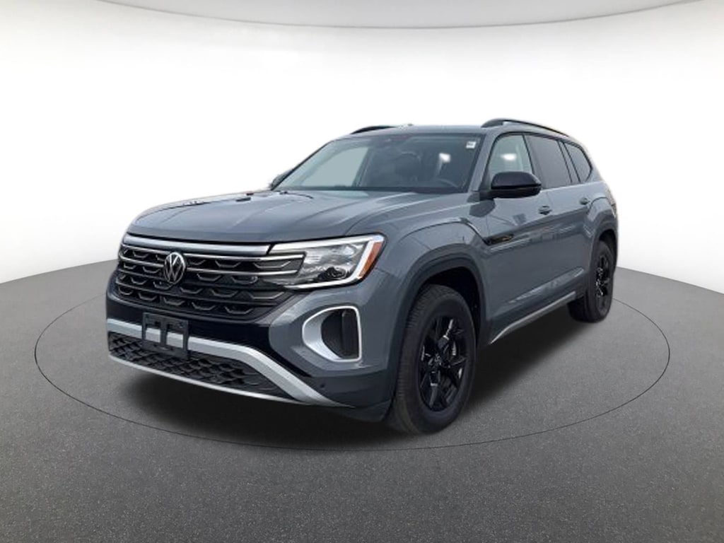 2025 Volkswagen Atlas Peak Edition SE photo 2