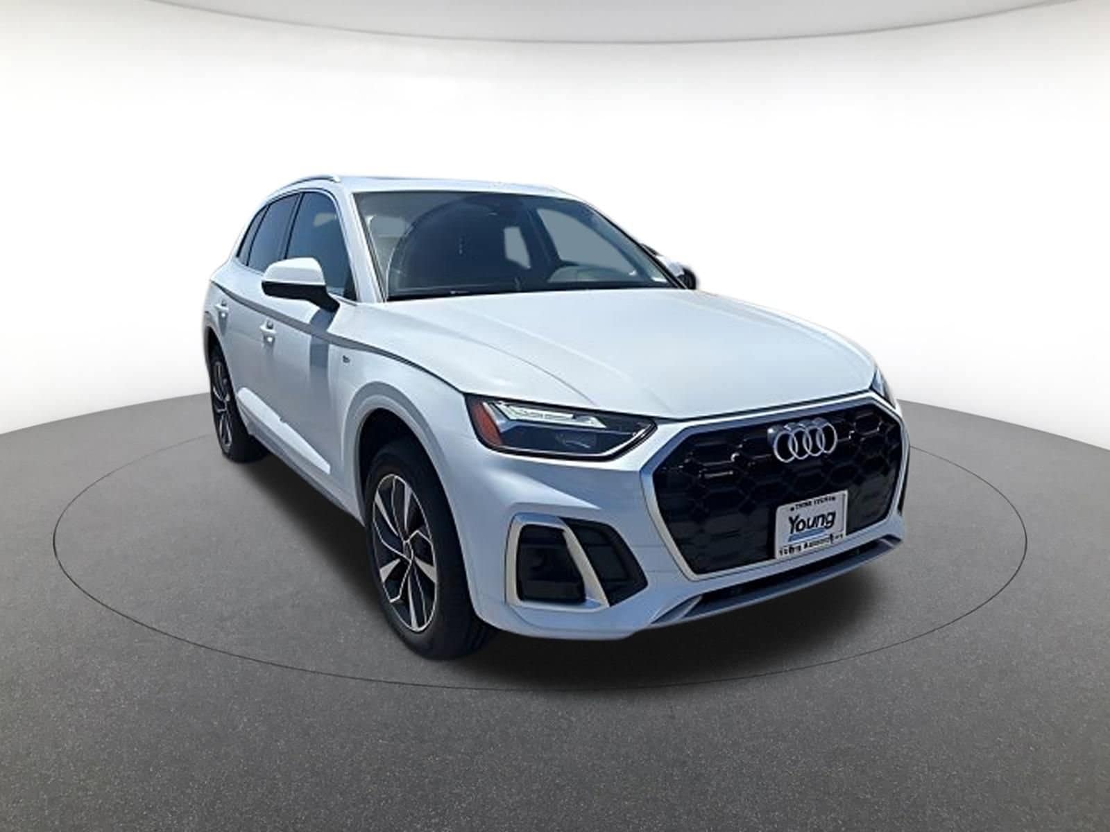 2024 Audi Q5 45 Premium Plus's photo