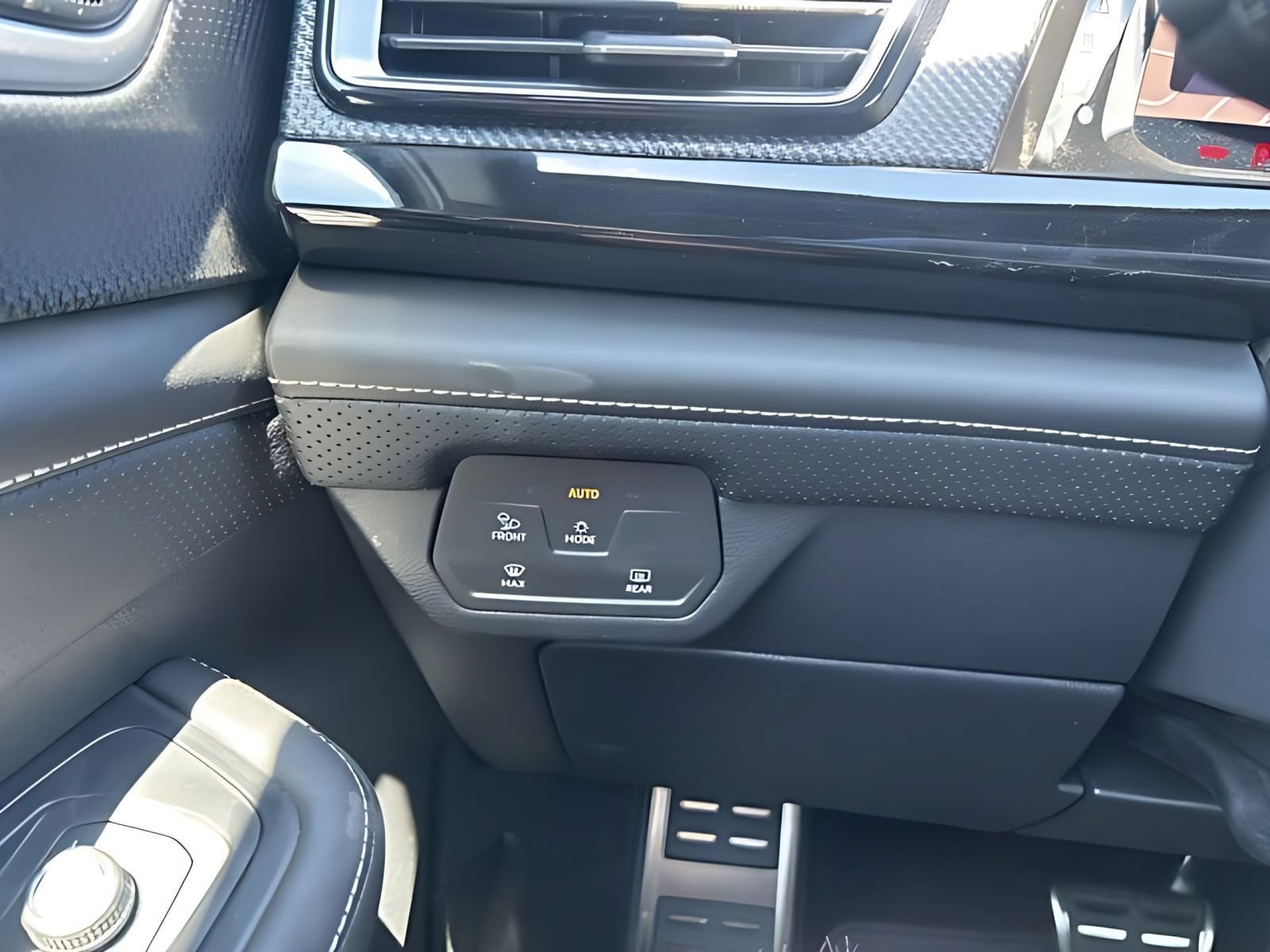 2026 Volkswagen Atlas Cross Sport SEL R-LINE - Photo 30