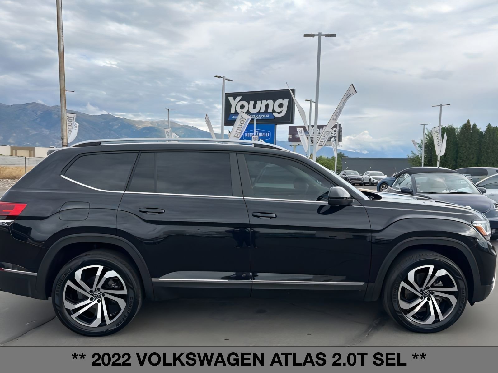 2022 Volkswagen Atlas SEL photo 3