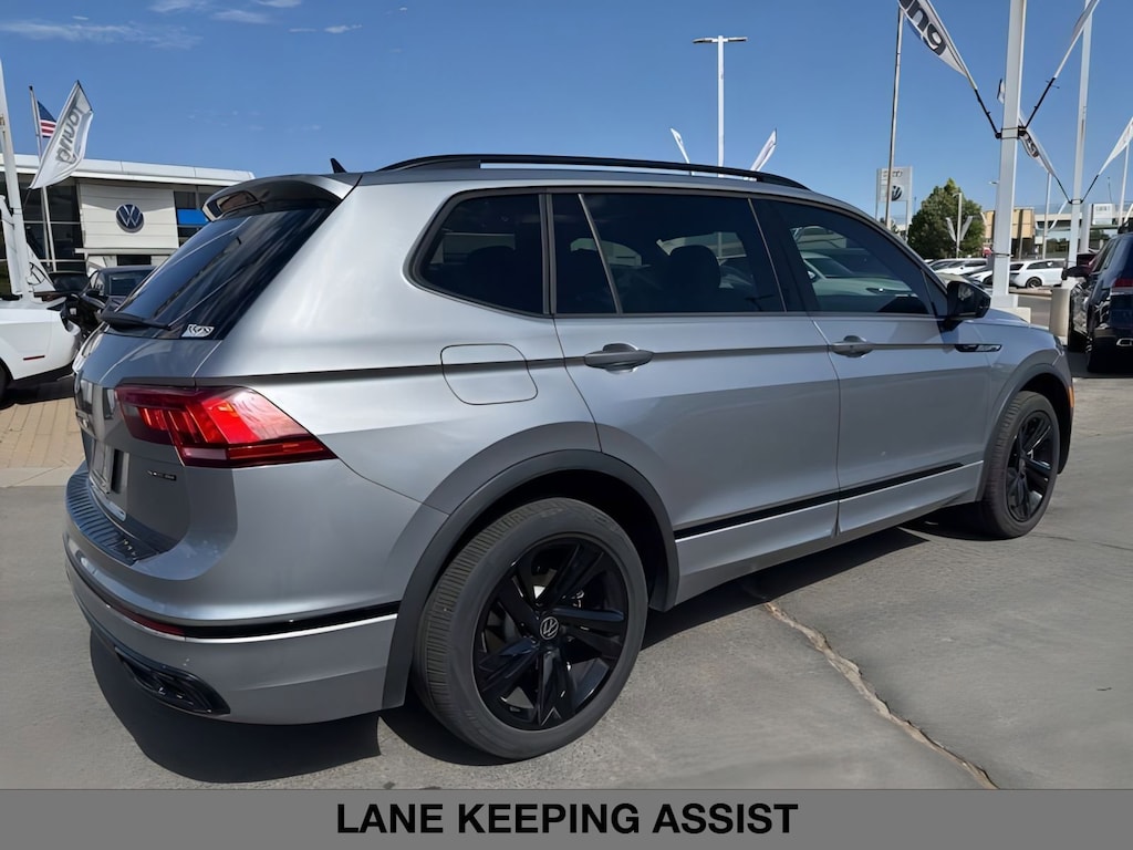 Used 2024 Volkswagen Tiguan SE R-Line Black 2.0T SE R-Line Black 4MOTION