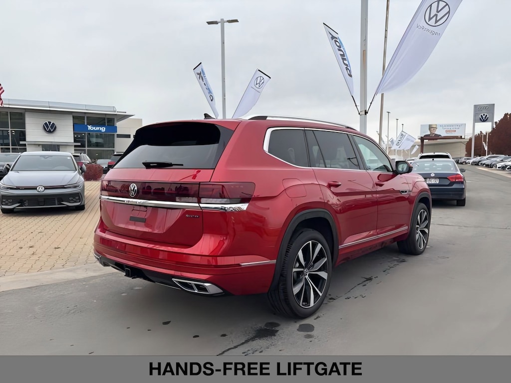 2025 Volkswagen Atlas Cross Sport SEL R-Line photo 4
