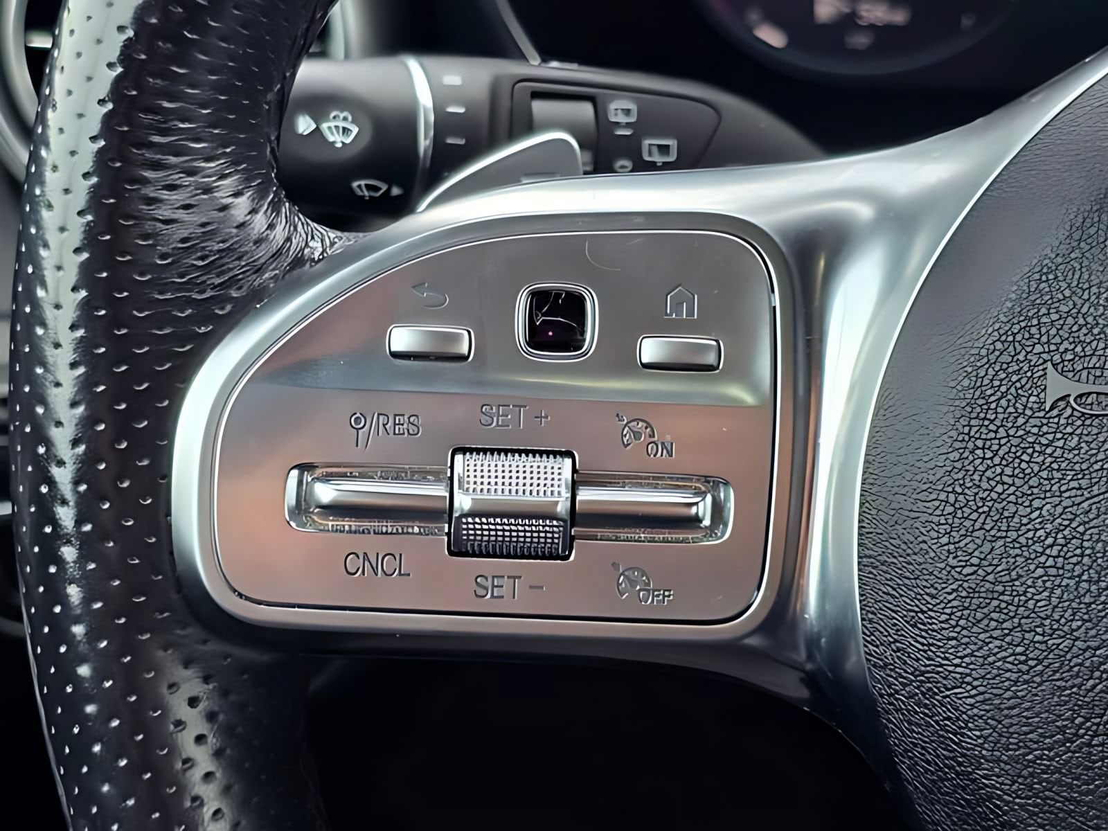 2022 Mercedes-Benz GLC GLC300 - Photo 28