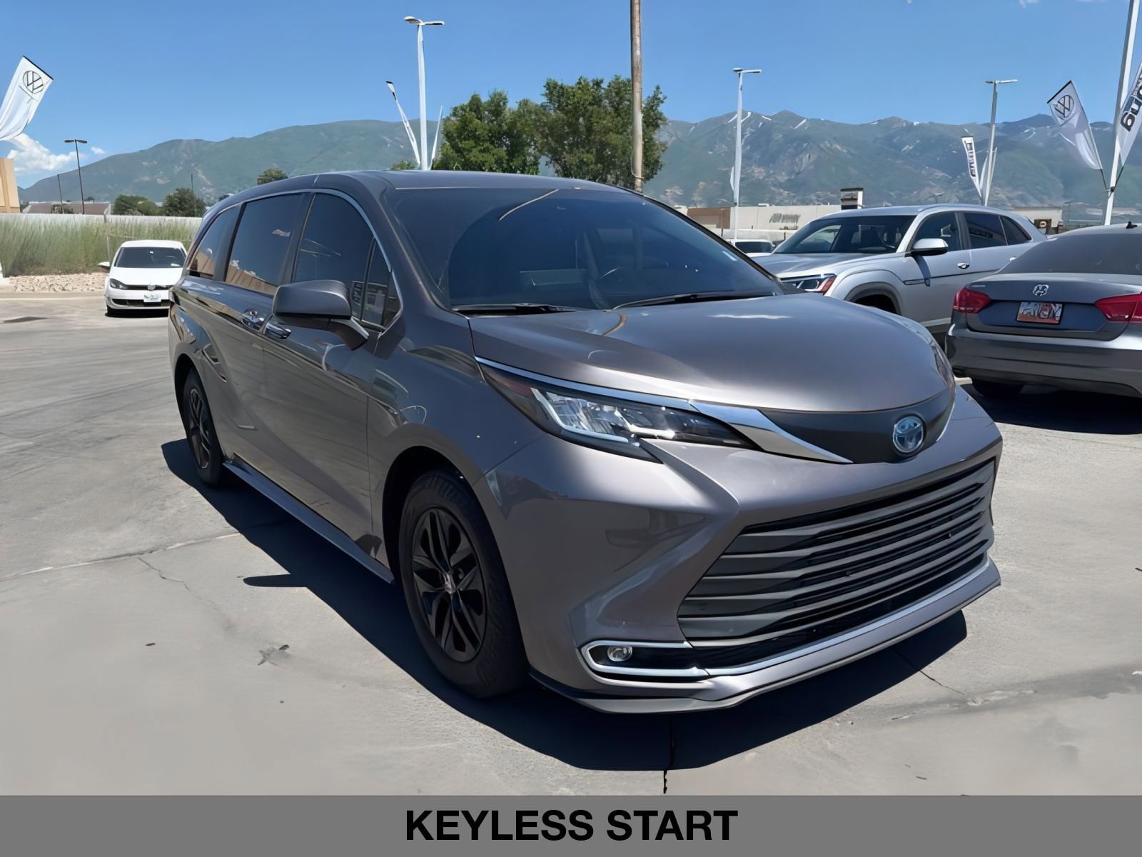 Used 2022 Toyota Sienna XLE with VIN 5TDYSKFC3NS072731 for sale in Layton, UT