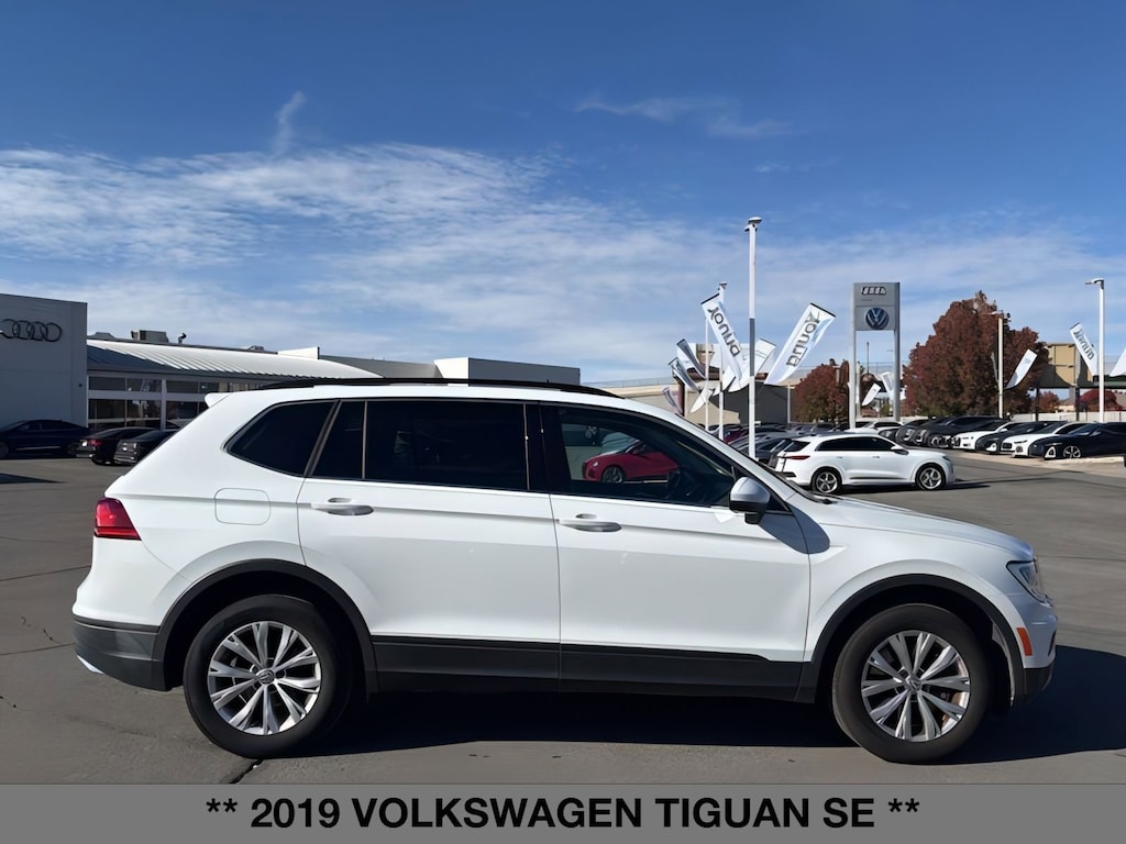 2019 Volkswagen Tiguan SE photo 3