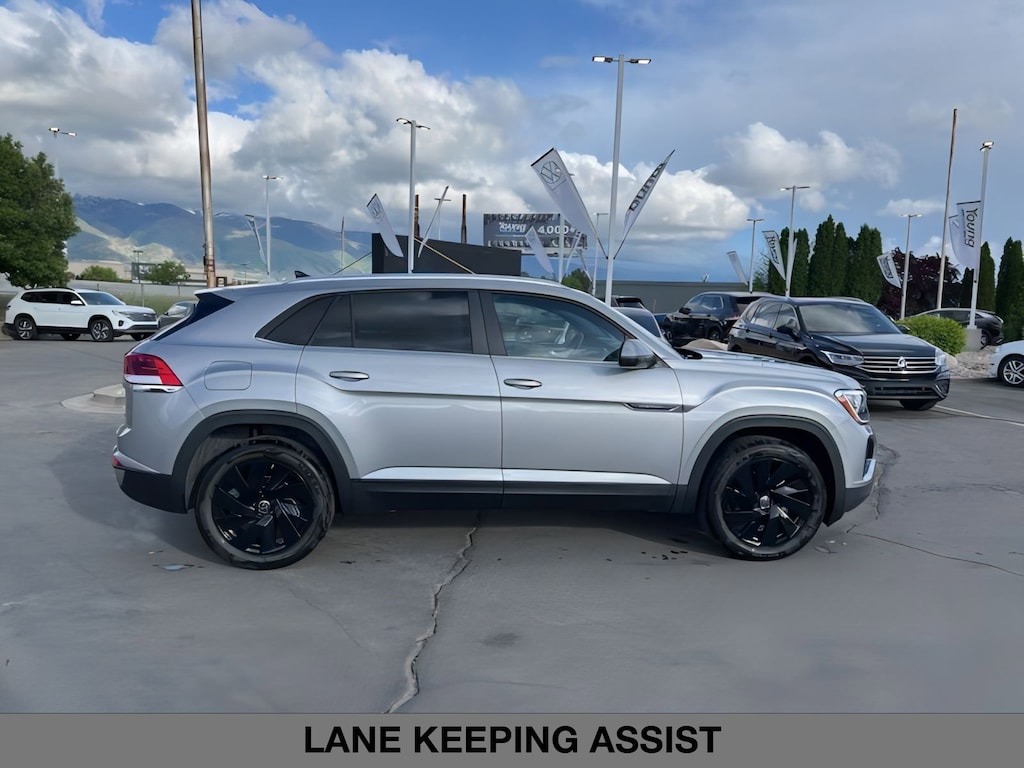 New 2025 Volkswagen Atlas Cross Sport 2.0T SE w/Technology Sport Utility