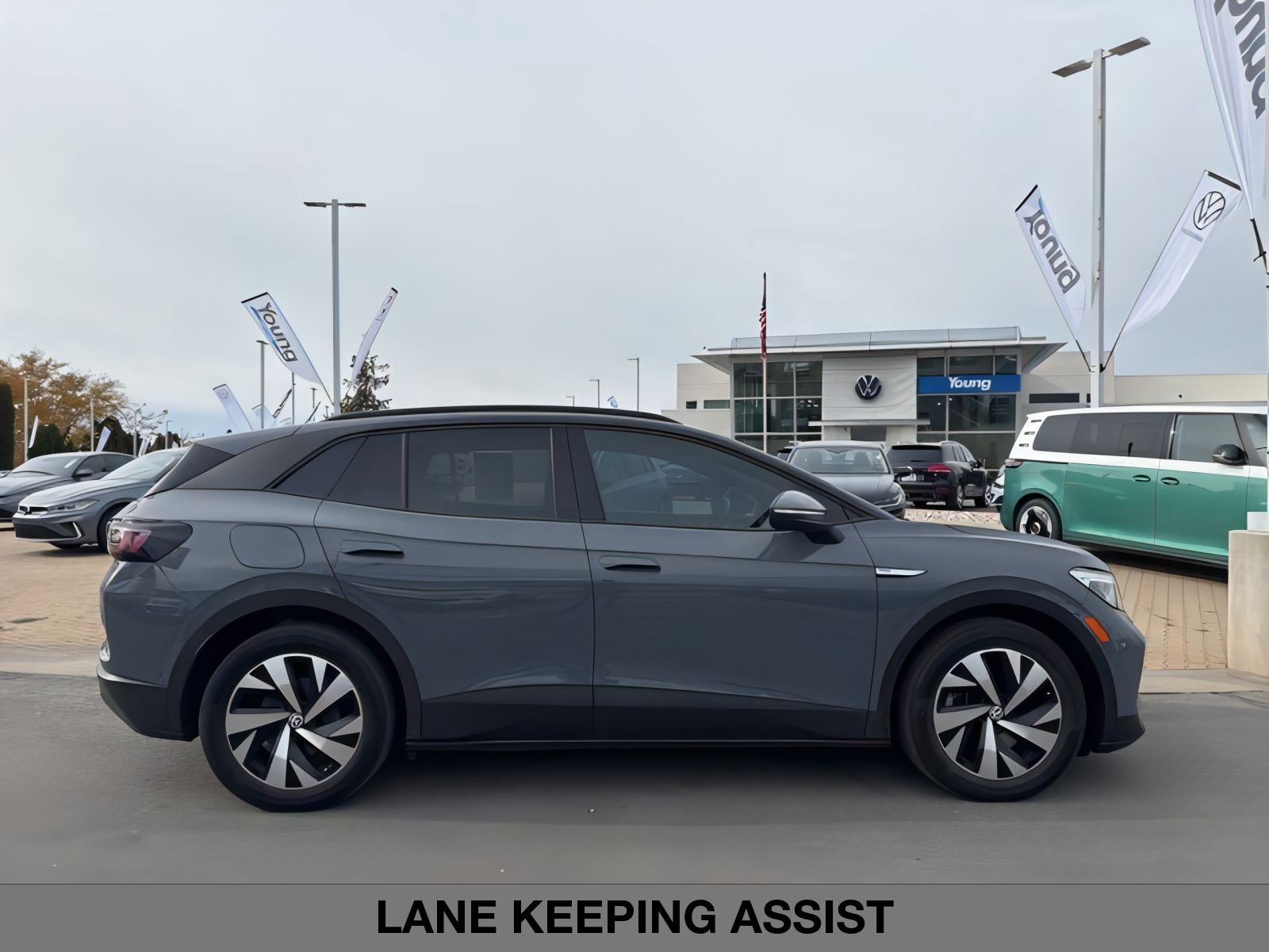 2023 Volkswagen ID.4 Pro photo 3