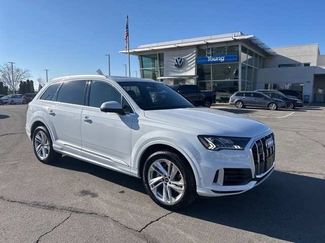 2023 Audi Q7 Premium's photo