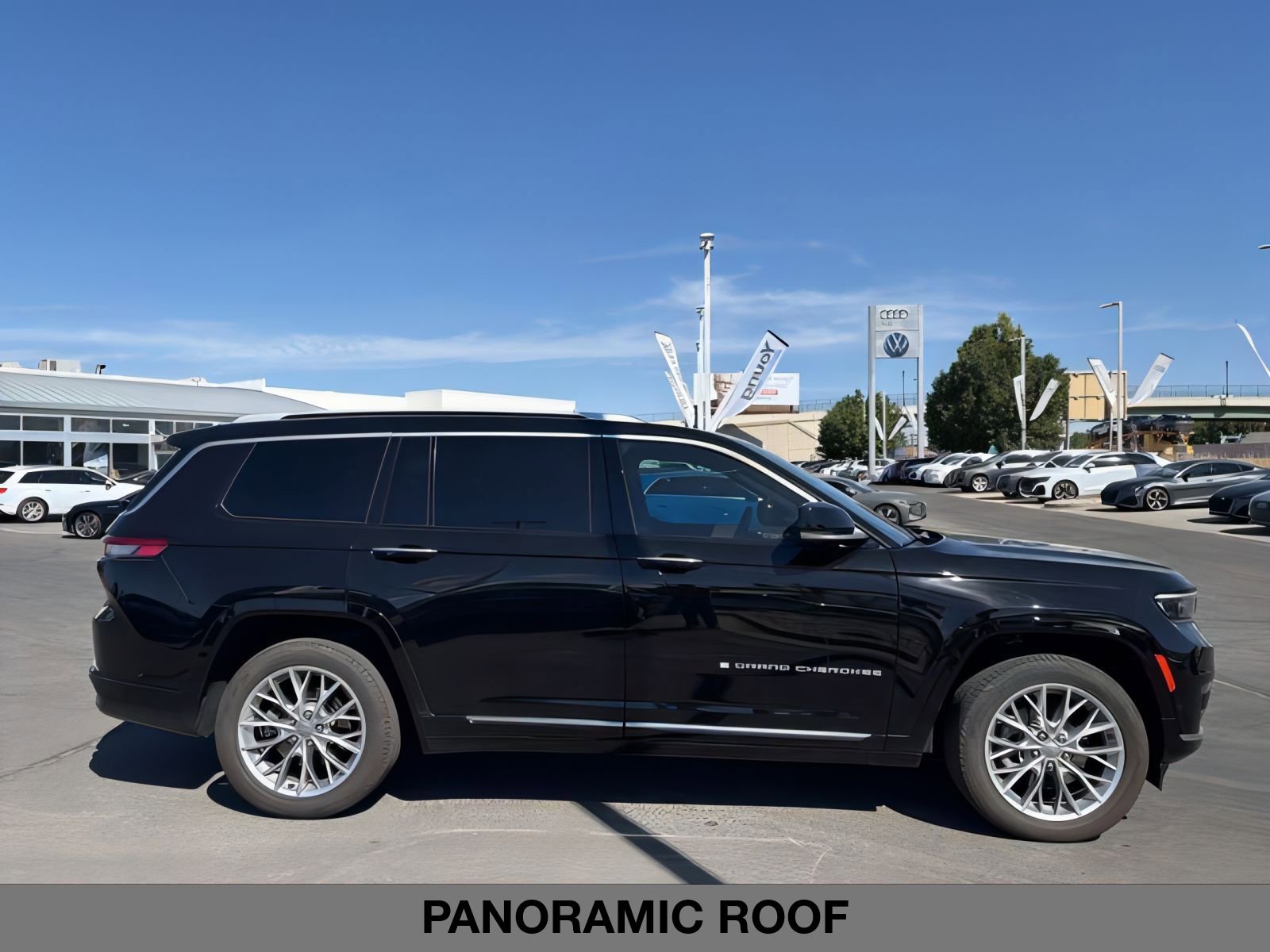 2023 Jeep Grand Cherokee L Summit photo 3
