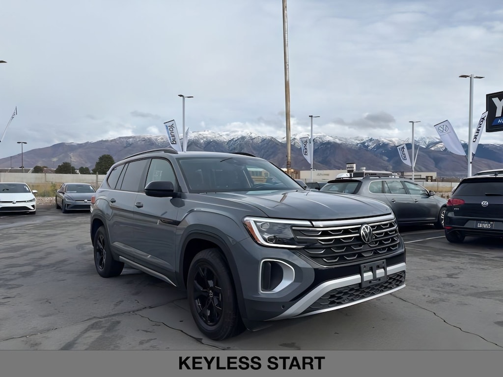 2025 Volkswagen Atlas Peak Edition SE photo 3