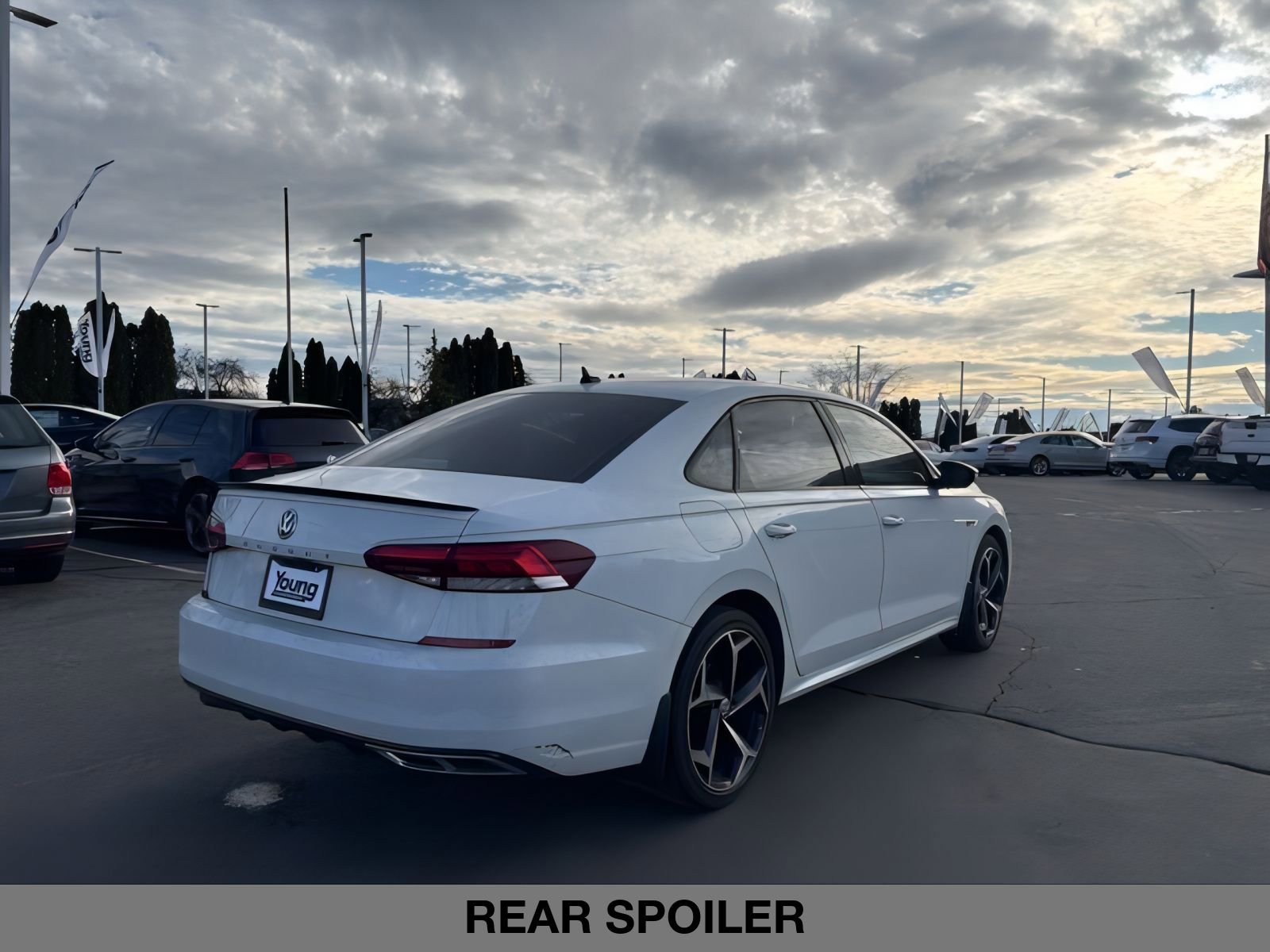 2022 Volkswagen Passat 2.0T R-Line photo 4