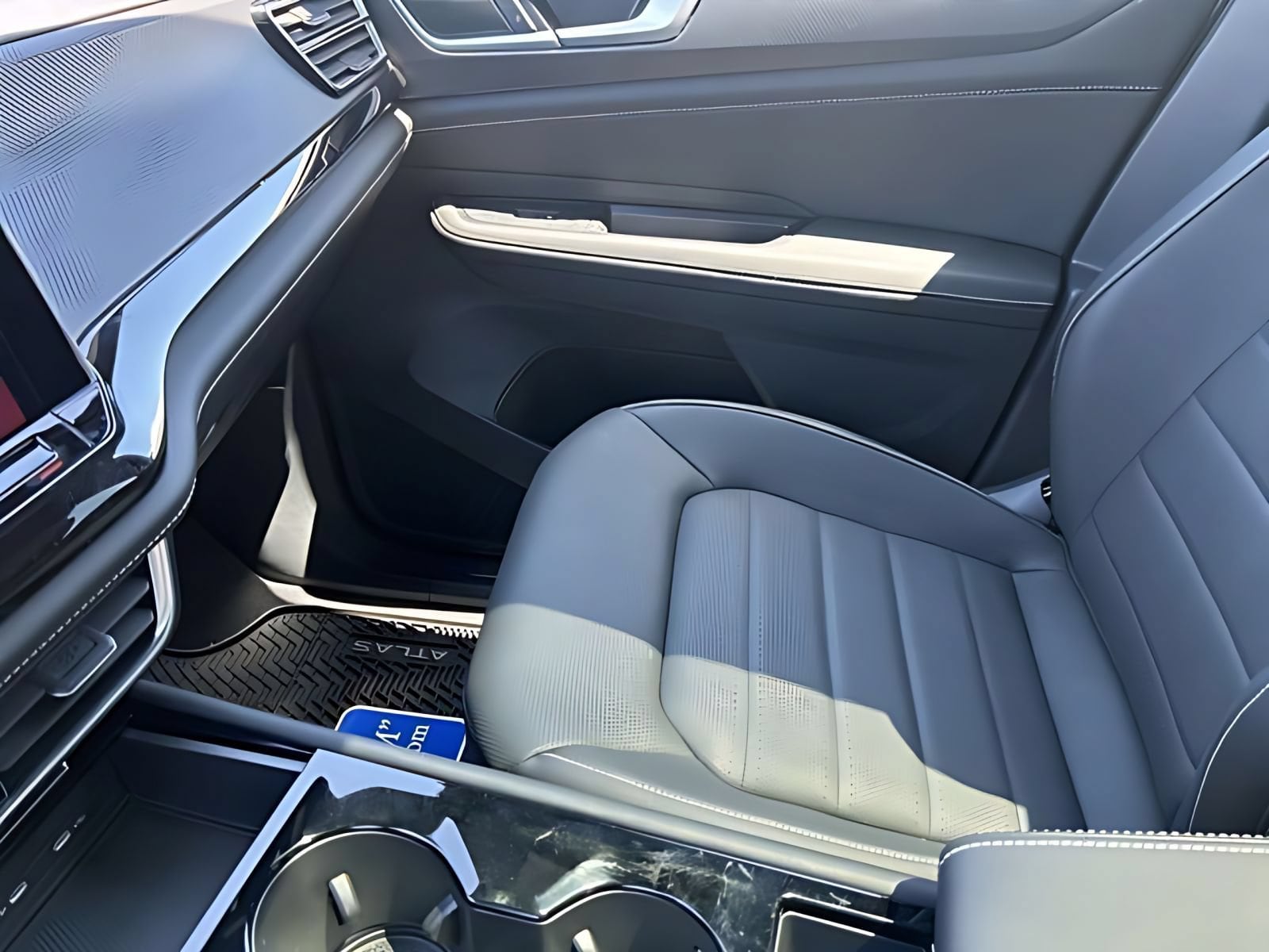 2026 Volkswagen Atlas Cross Sport SEL R-LINE - Photo 37