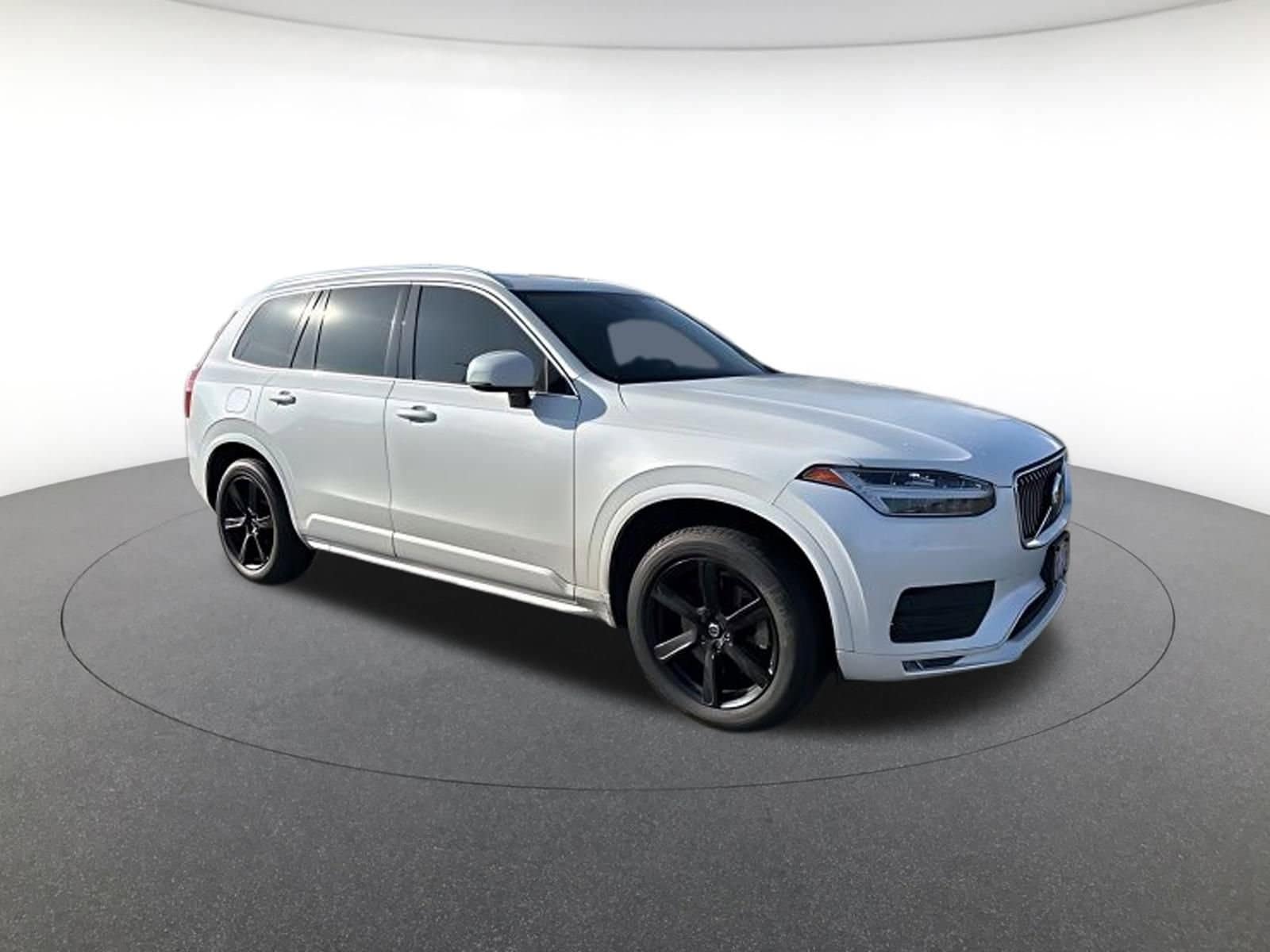 2020 Volvo XC90 Momentum's photo