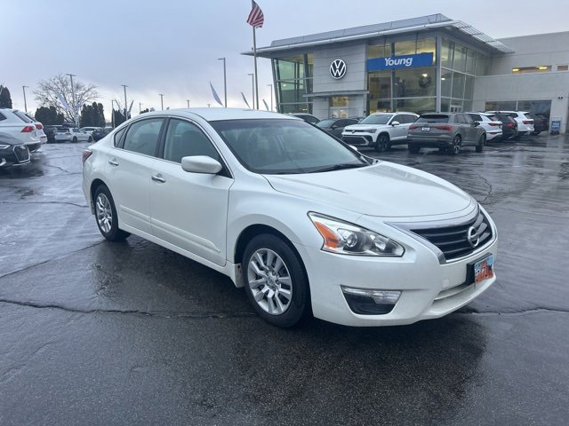 2014 Nissan Altima S's photo