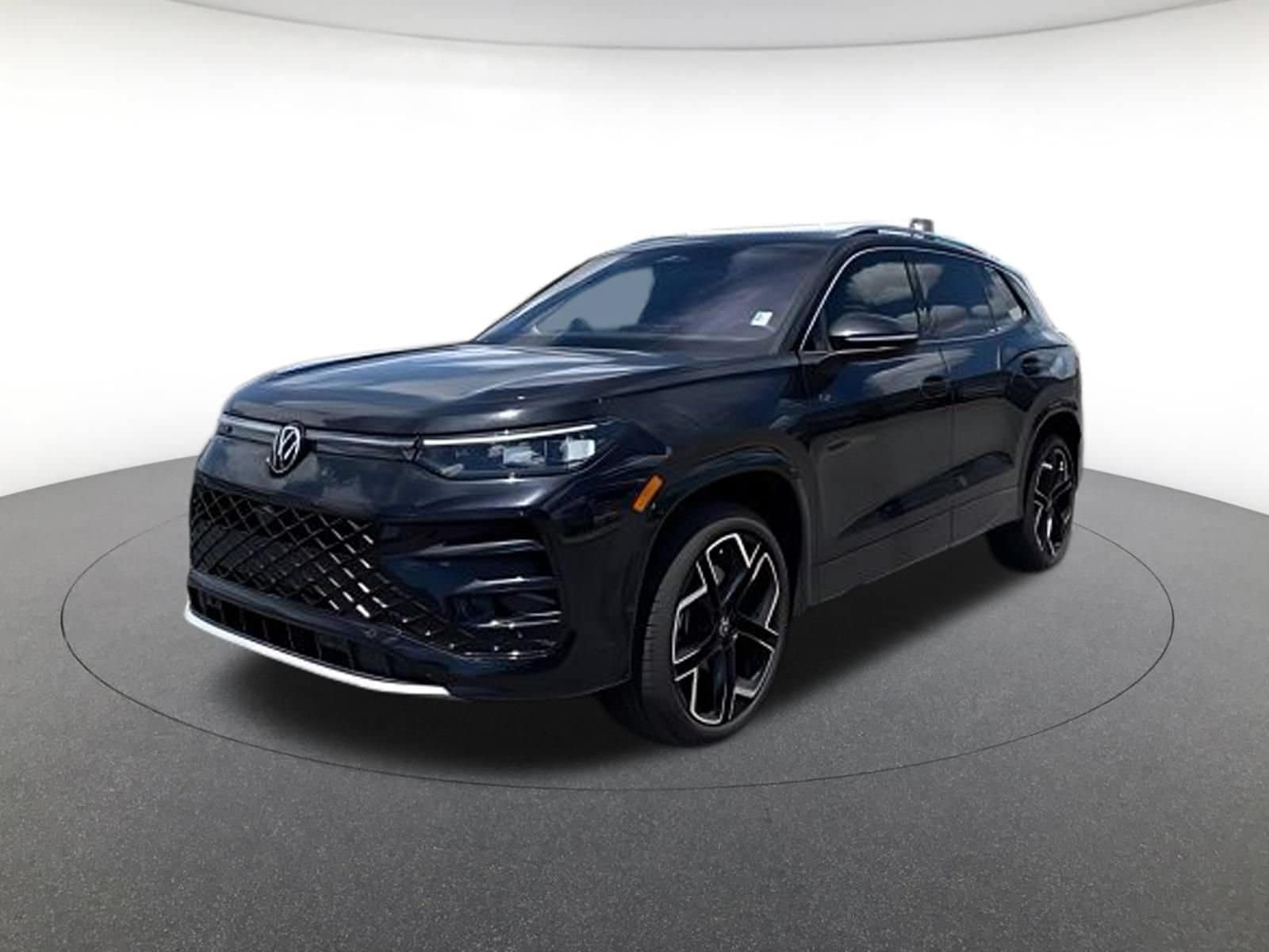 2025 Volkswagen Tiguan 2.0T SEL R-Line 4Motion's photo