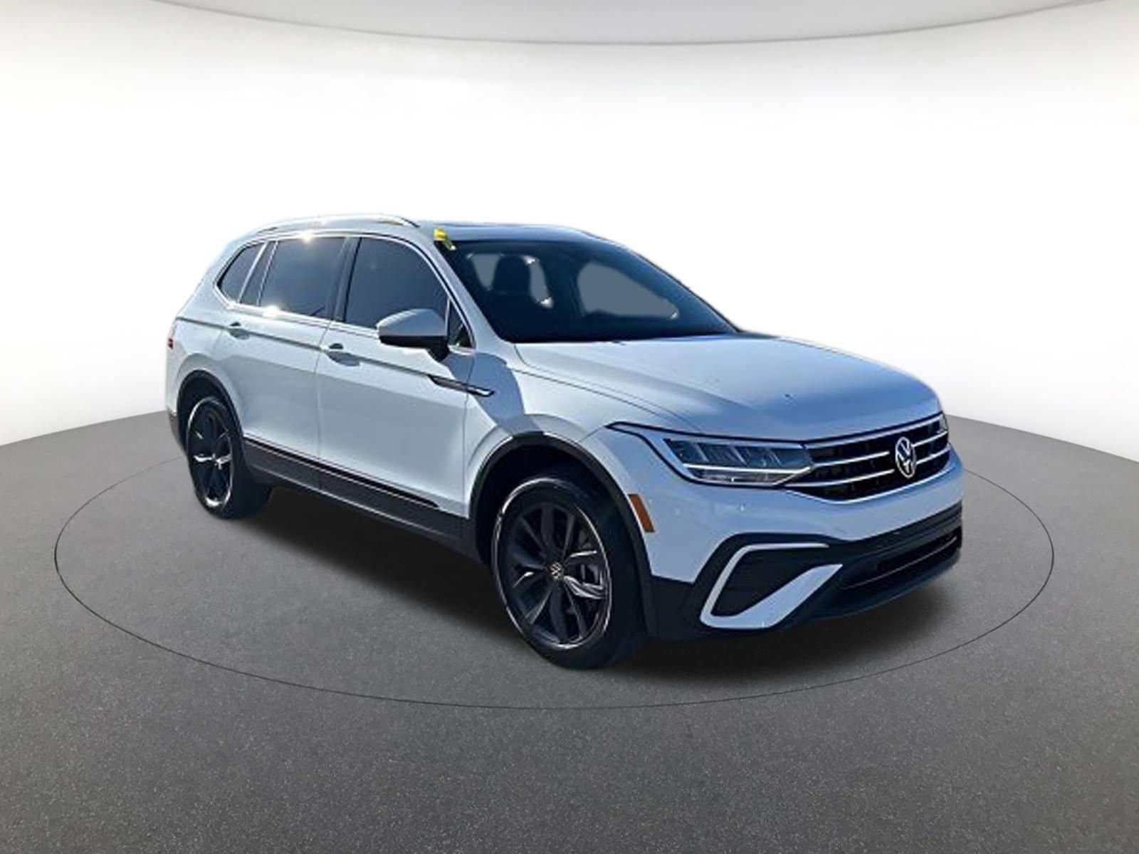 2024 Volkswagen Tiguan SE's photo