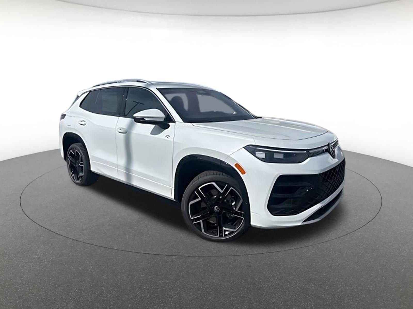 2026 Volkswagen Tiguan 2.0T SEL R-Line Turbo 4Motion's photo