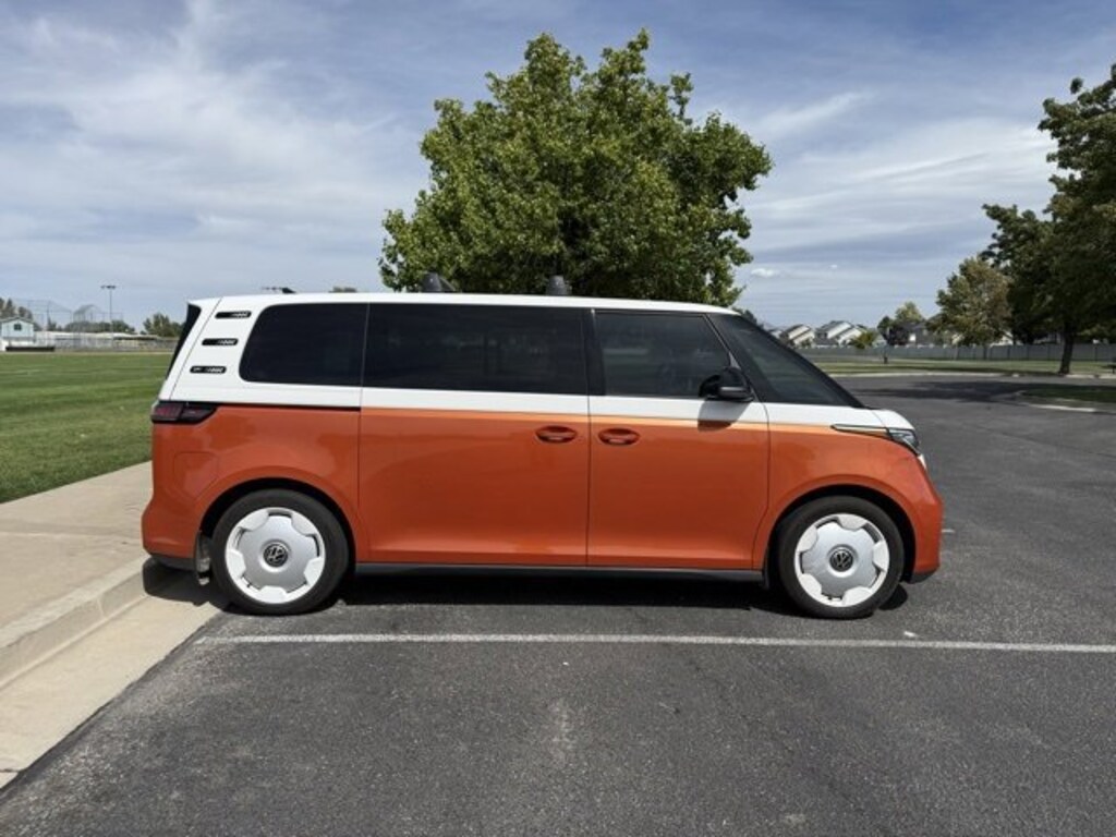 Used 2025 Volkswagen ID. Buzz 1st Edition 1st Edition 4MOTION w/Two-Tone