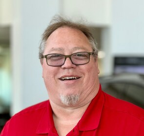 Staff member Wallace Rogers from ID_1c8658159293