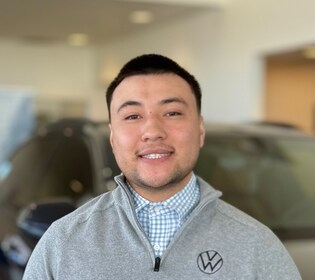 Staff member Jake Kim from ID_b5ba568d4c5b