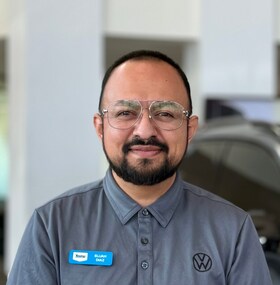 Staff member Elijah Diaz from ID_515abf09c83e