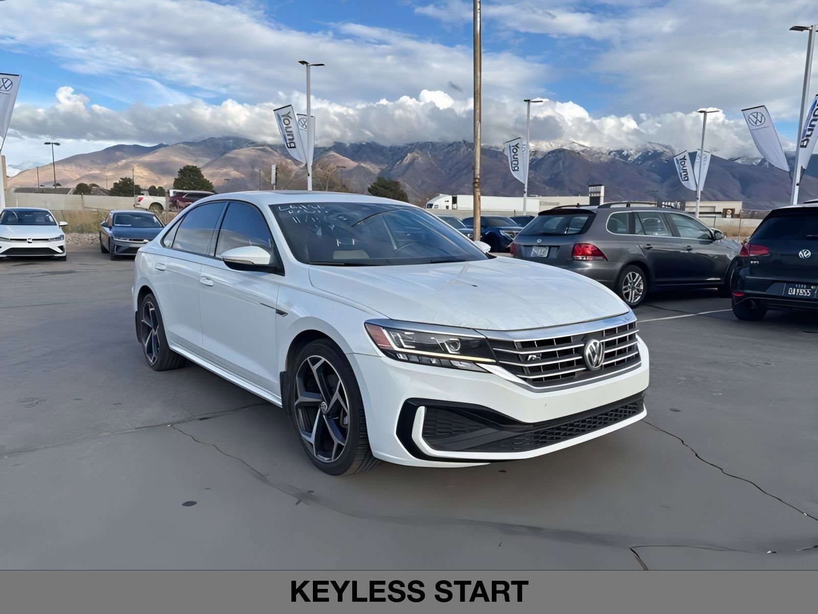2022 Volkswagen Passat 2.0T R-Line photo 2