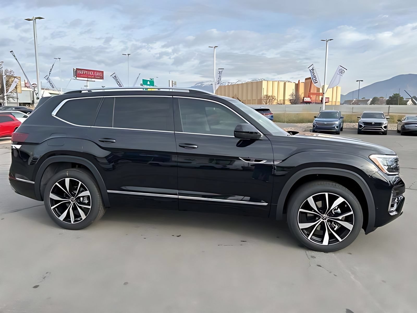 2026 Volkswagen Atlas SEL Premium R-Line - Photo 8