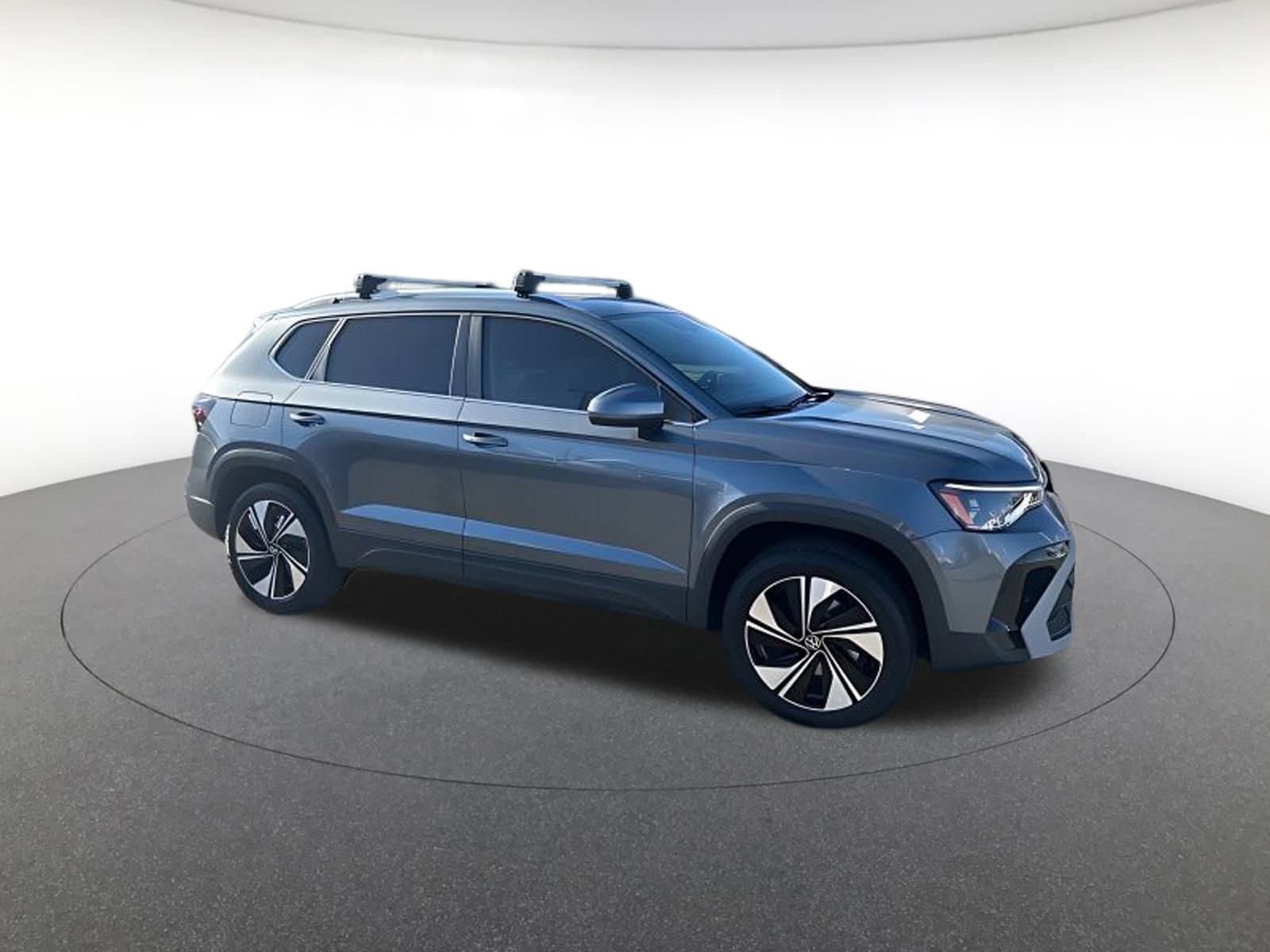 2025 Volkswagen Taos SE's photo