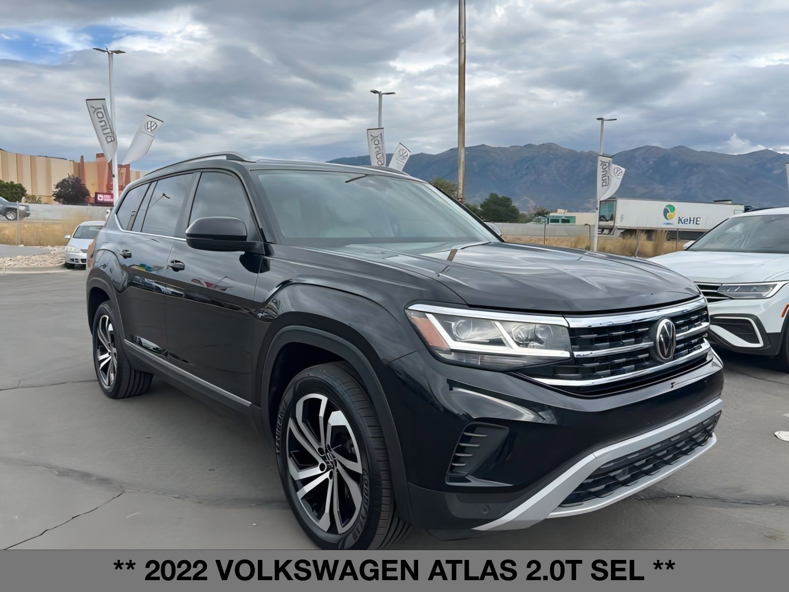 2022 Volkswagen Atlas SEL photo 2