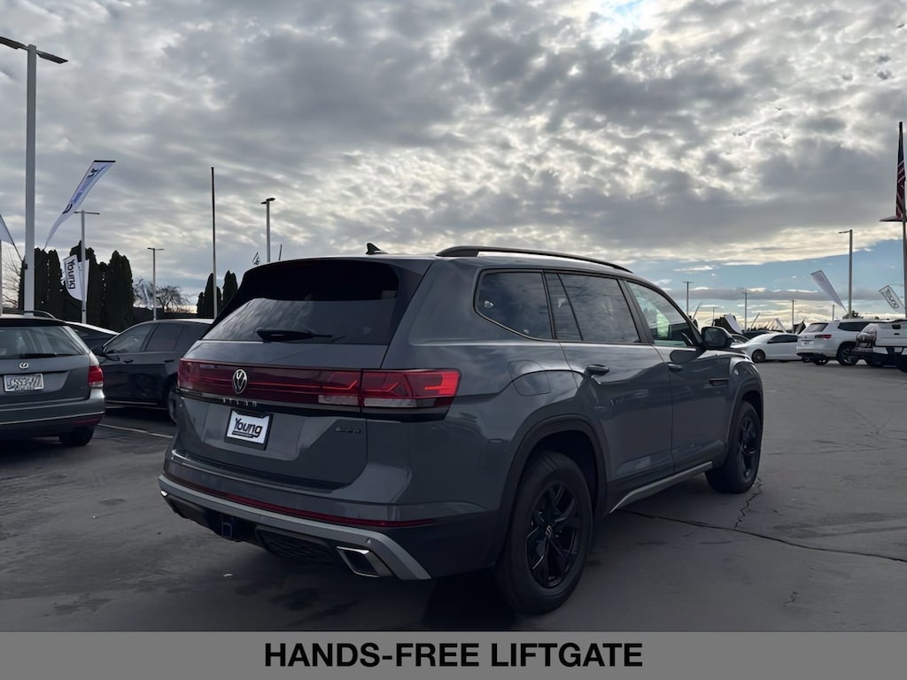 2025 Volkswagen Atlas Peak Edition SE photo 3