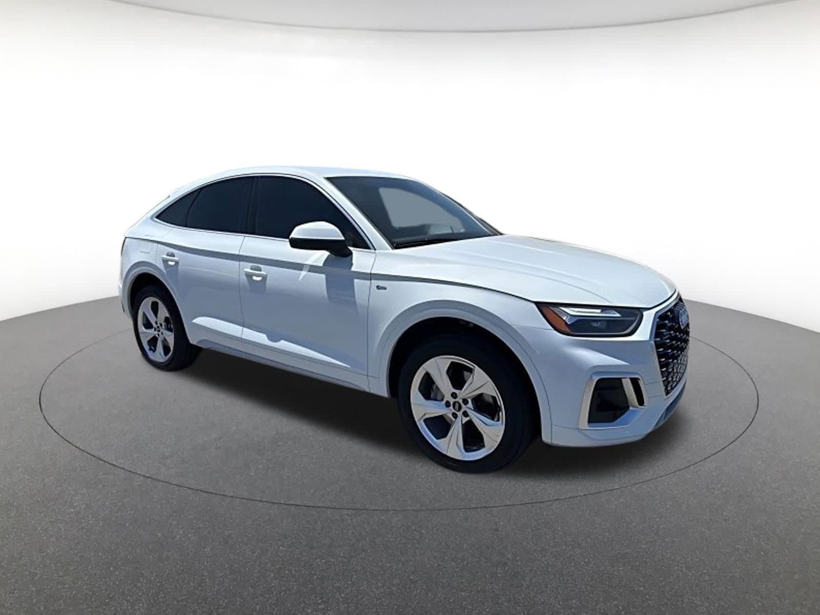 2022 Audi Q5 Sportback 45 Premium Plus's photo