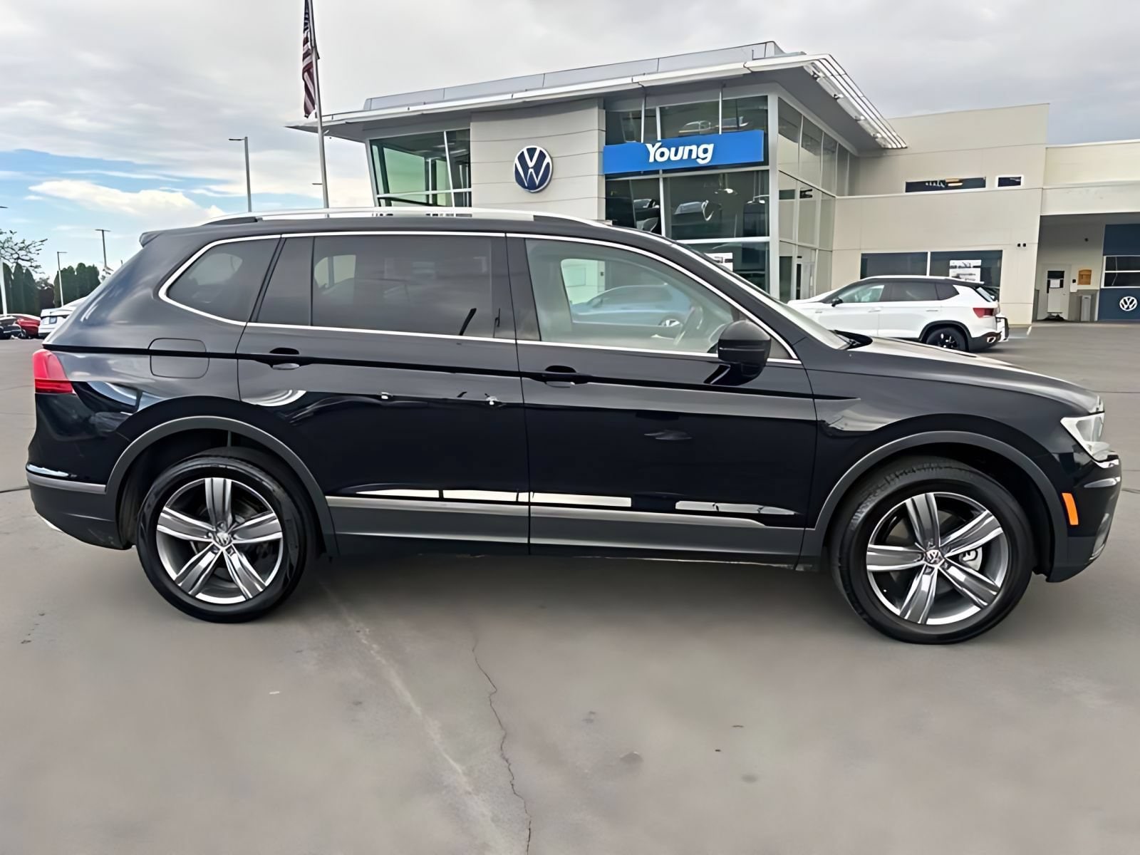Used 2020 Volkswagen Tiguan SEL with VIN 3VV2B7AX2LM100630 for sale in Layton, UT
