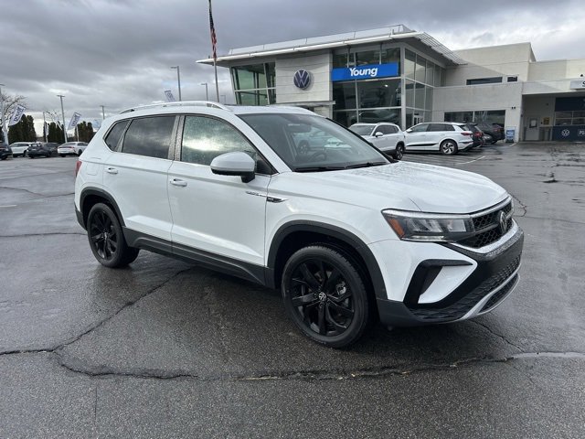 2023 Volkswagen Taos SE's photo