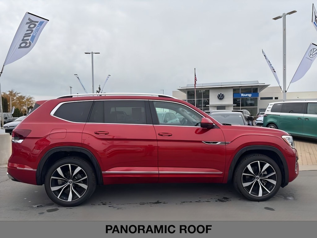 2025 Volkswagen Atlas Cross Sport SEL R-Line photo 3