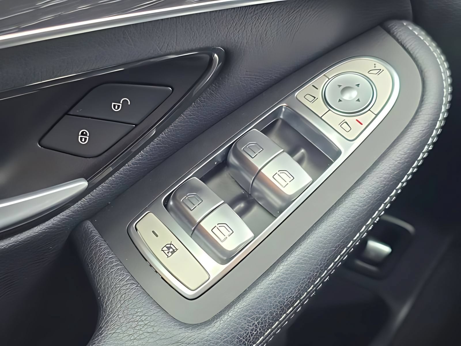2022 Mercedes-Benz GLC GLC300 - Photo 25