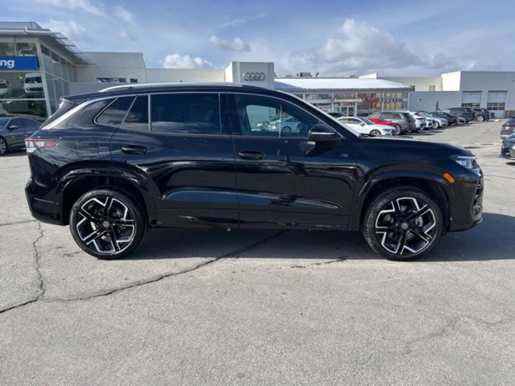 New 2026 Volkswagen Tiguan SEL R-Line Turbo Sport Utility