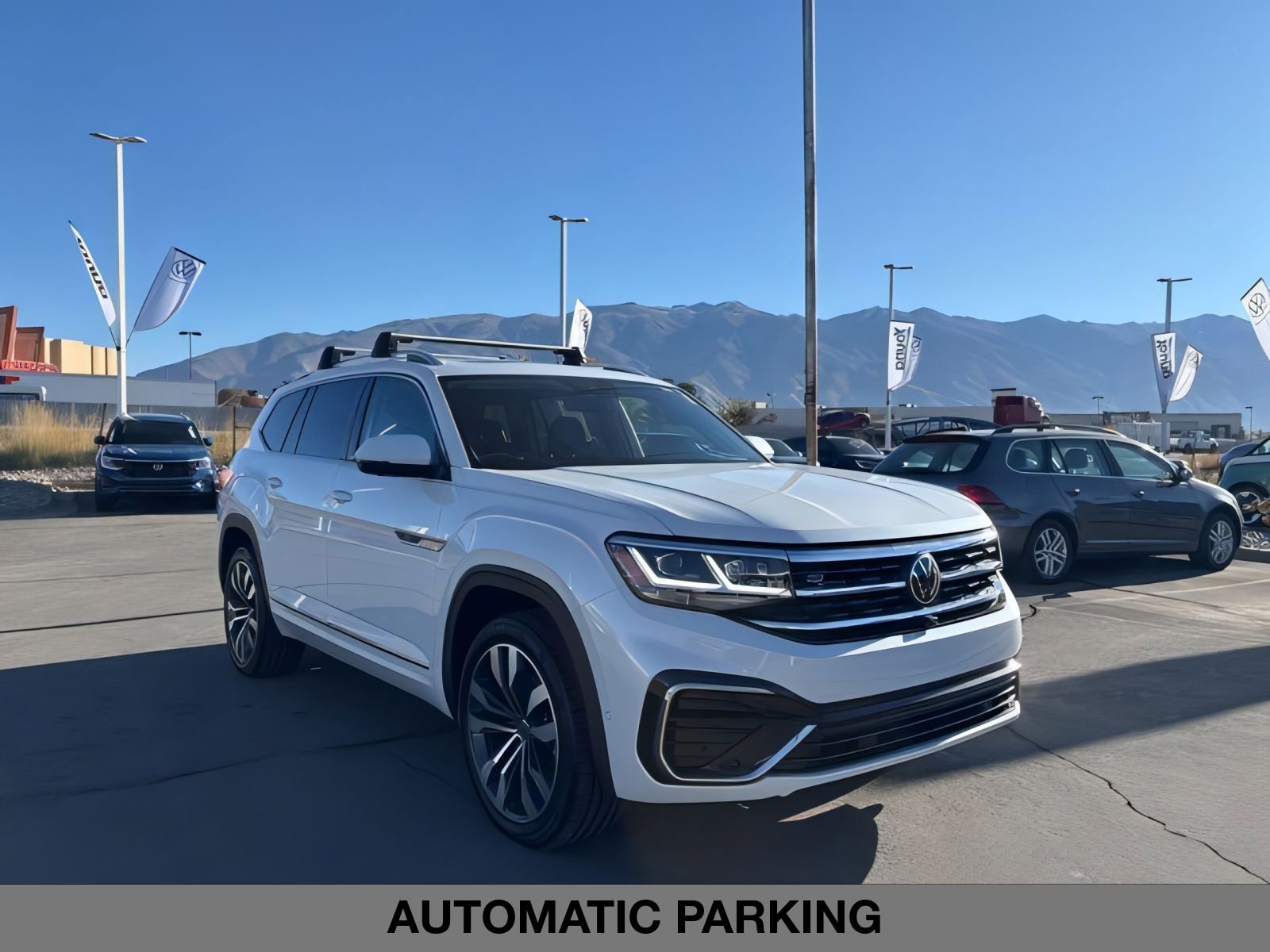 2023 Volkswagen Atlas V6 SEL Premium R-Line photo 2