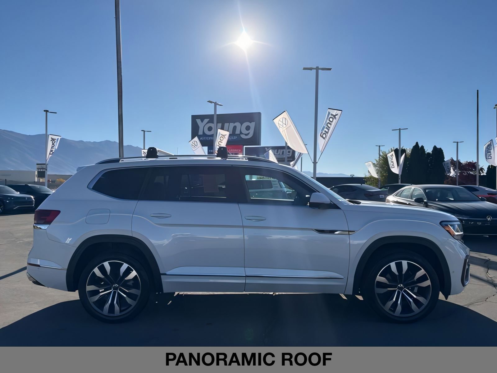 2023 Volkswagen Atlas V6 SEL Premium R-Line photo 3