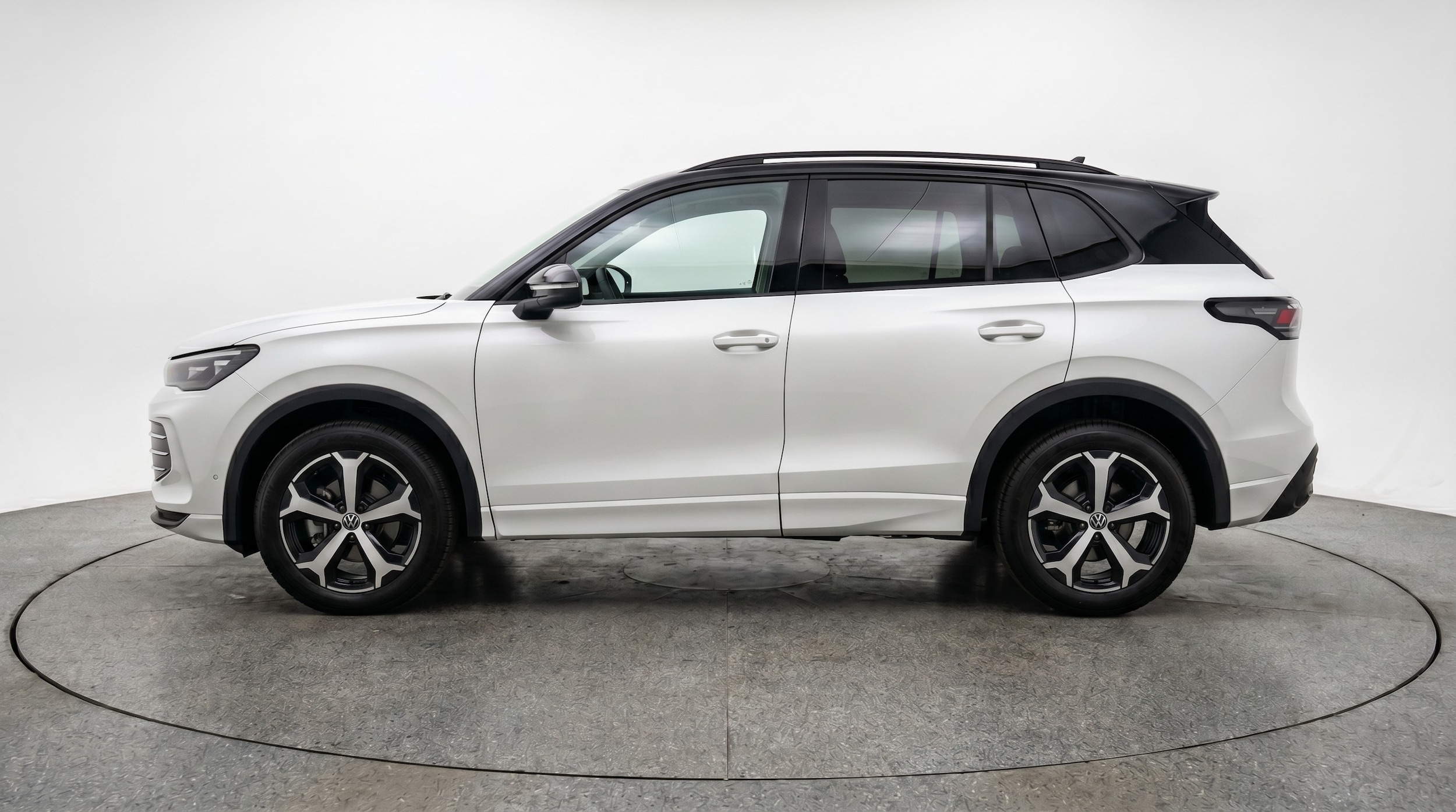 Thumbnail: 2026 Volkswagen Tiguan - 4