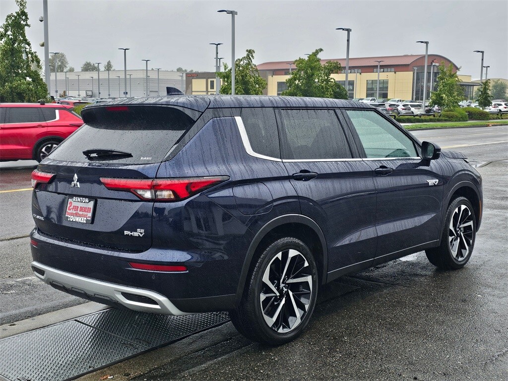 2025 Mitsubishi Outlander PHEV SE photo 3