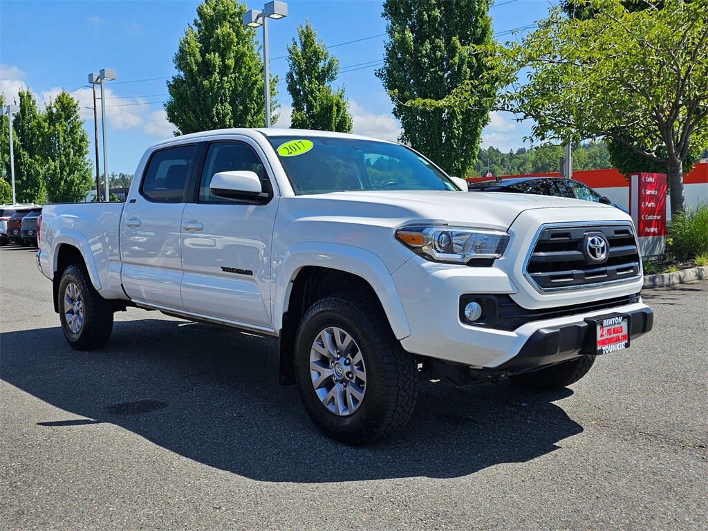 2017 Toyota Tacoma SR5 photo 3