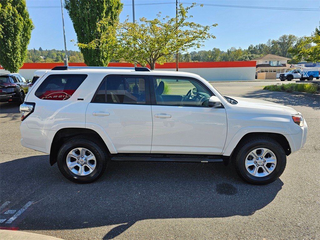 2021 Toyota 4Runner SR5 photo 3
